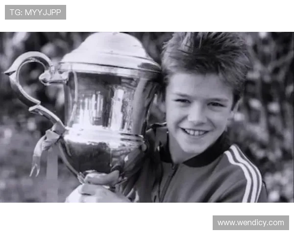 退役足球明星后卫的传奇人生与未来发展之路探讨 退役足球明星后卫的传奇人生与未来发展之路探讨