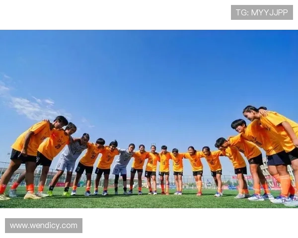 足球明星齐聚综艺节目拍照留念展现多才多艺的另一面 足球明星齐聚综艺节目拍照留念展现多才多艺的另一面