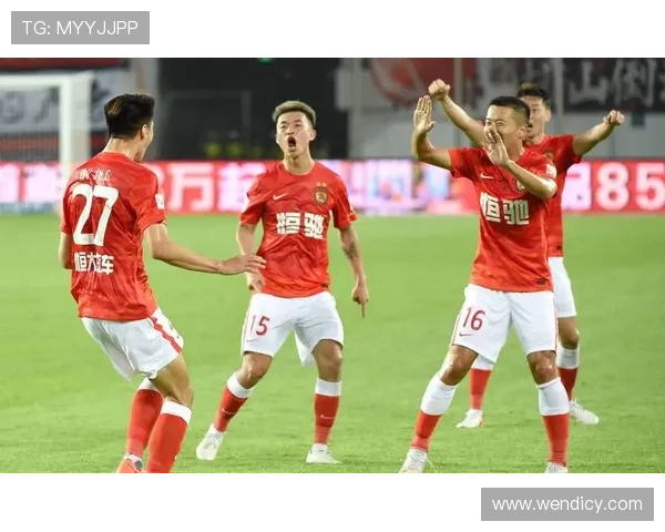 广州足球队荣登足球实力排行榜首位引领全国足球新风潮